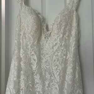 Selling my never worn wedding dress. Absolutely stunning dress